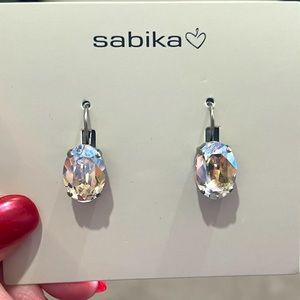 Sabika Nonchalant small oval drop earrings